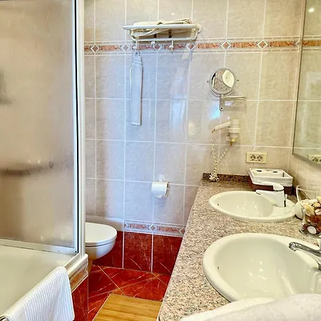 Cocohomes Ikarus Con Jardin Apartman